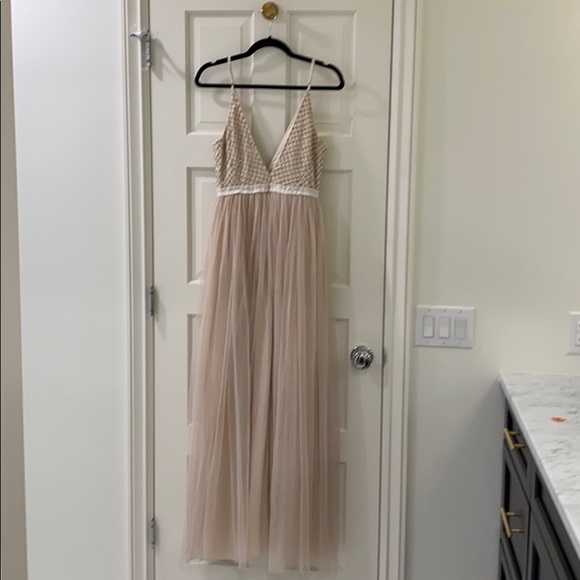 Needle and thread beaded and tulle gown - Picture 2 of 5